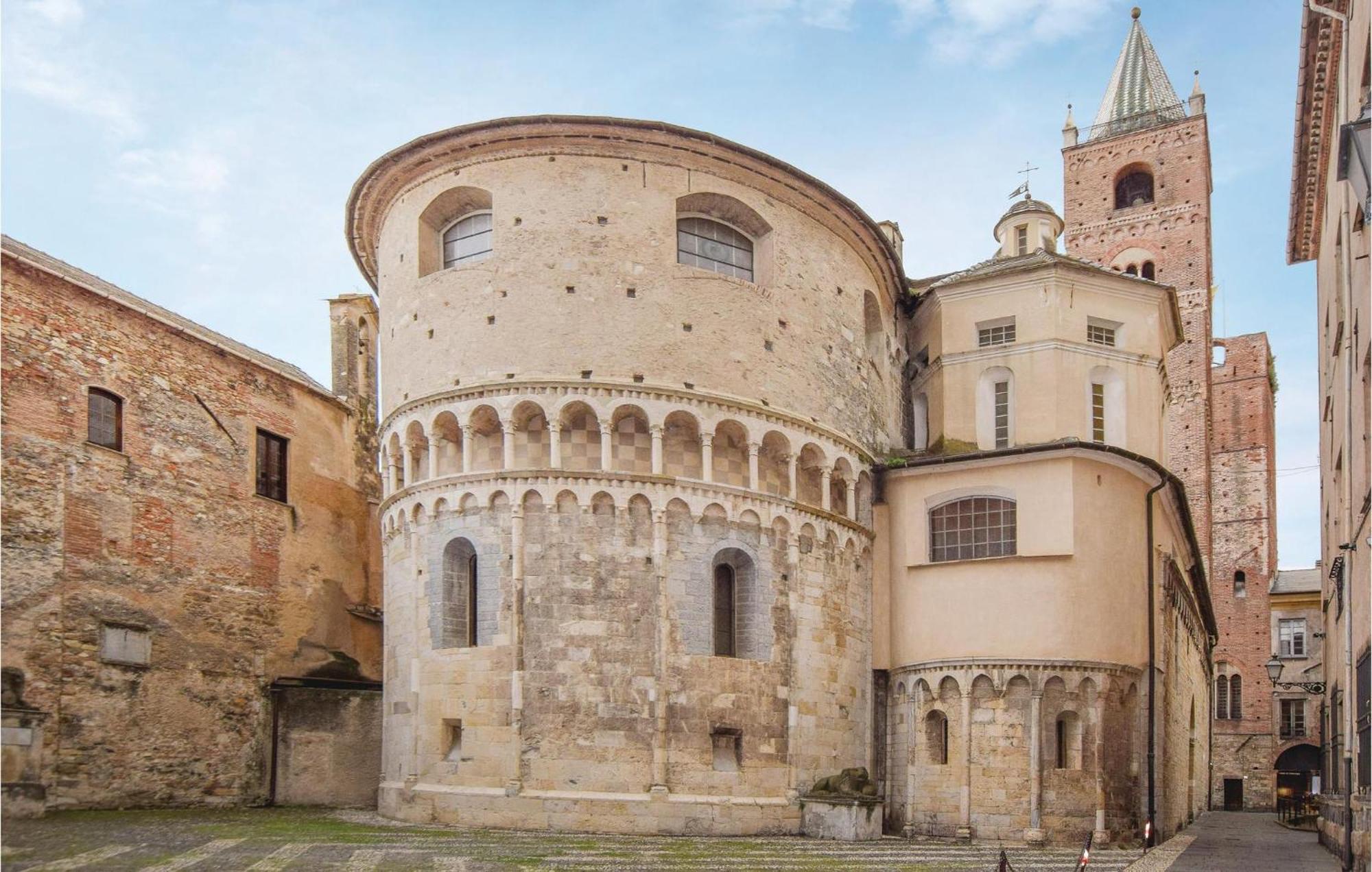 Amazing Apartment In Albenga With Wifi Экстерьер фото
