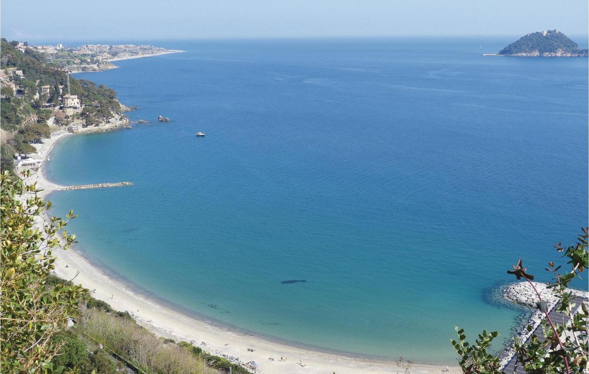 Amazing Apartment In Albenga With Wifi Экстерьер фото